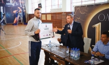 Вручение сертификатов в рамках сборов детей из Шахтерска